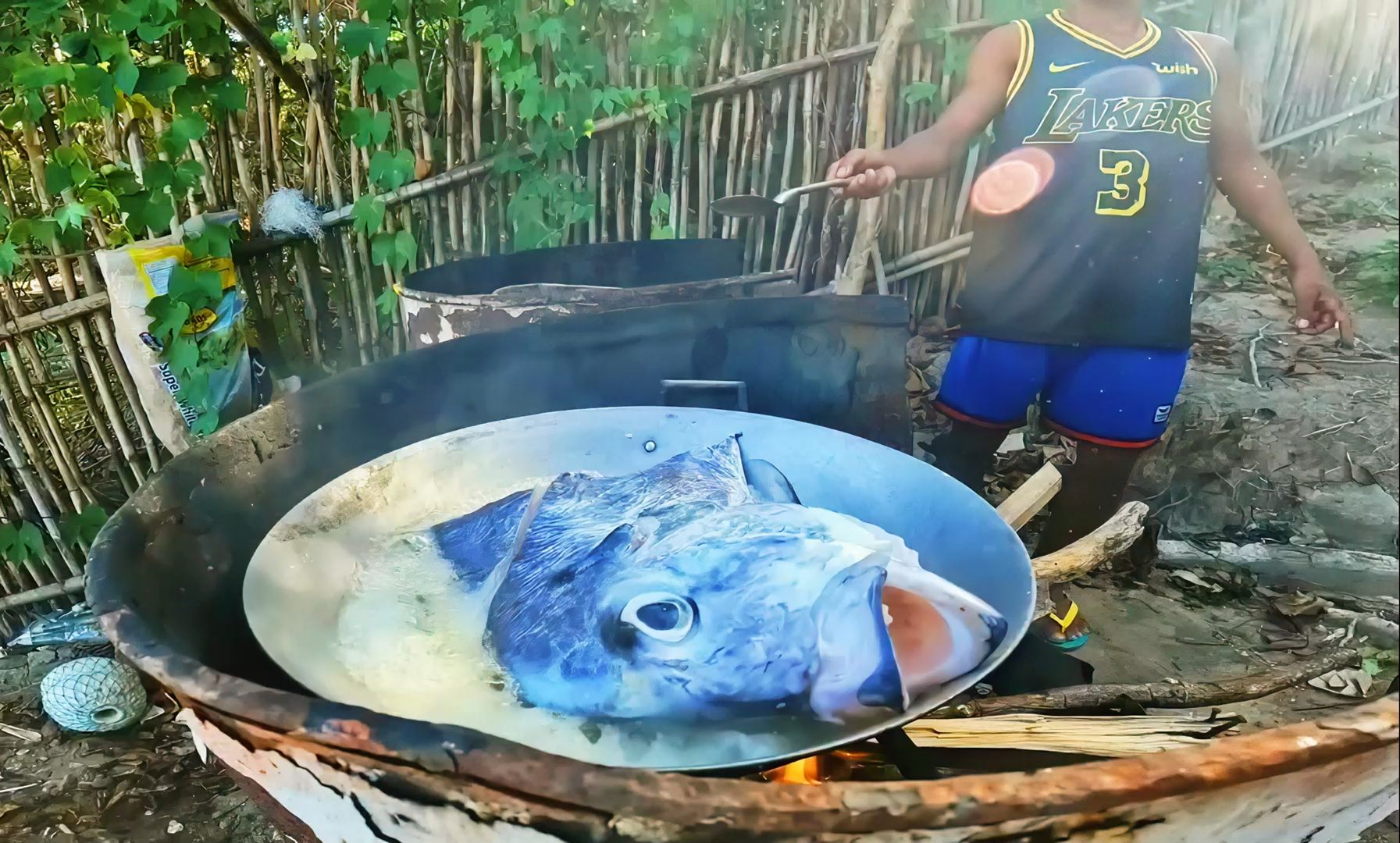 渔民在水下围网捕鱼,捕捉大鱼直接制作美食!哔哩哔哩bilibili