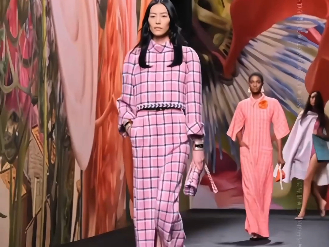 盘点走秀界的奇装异服—香奈儿