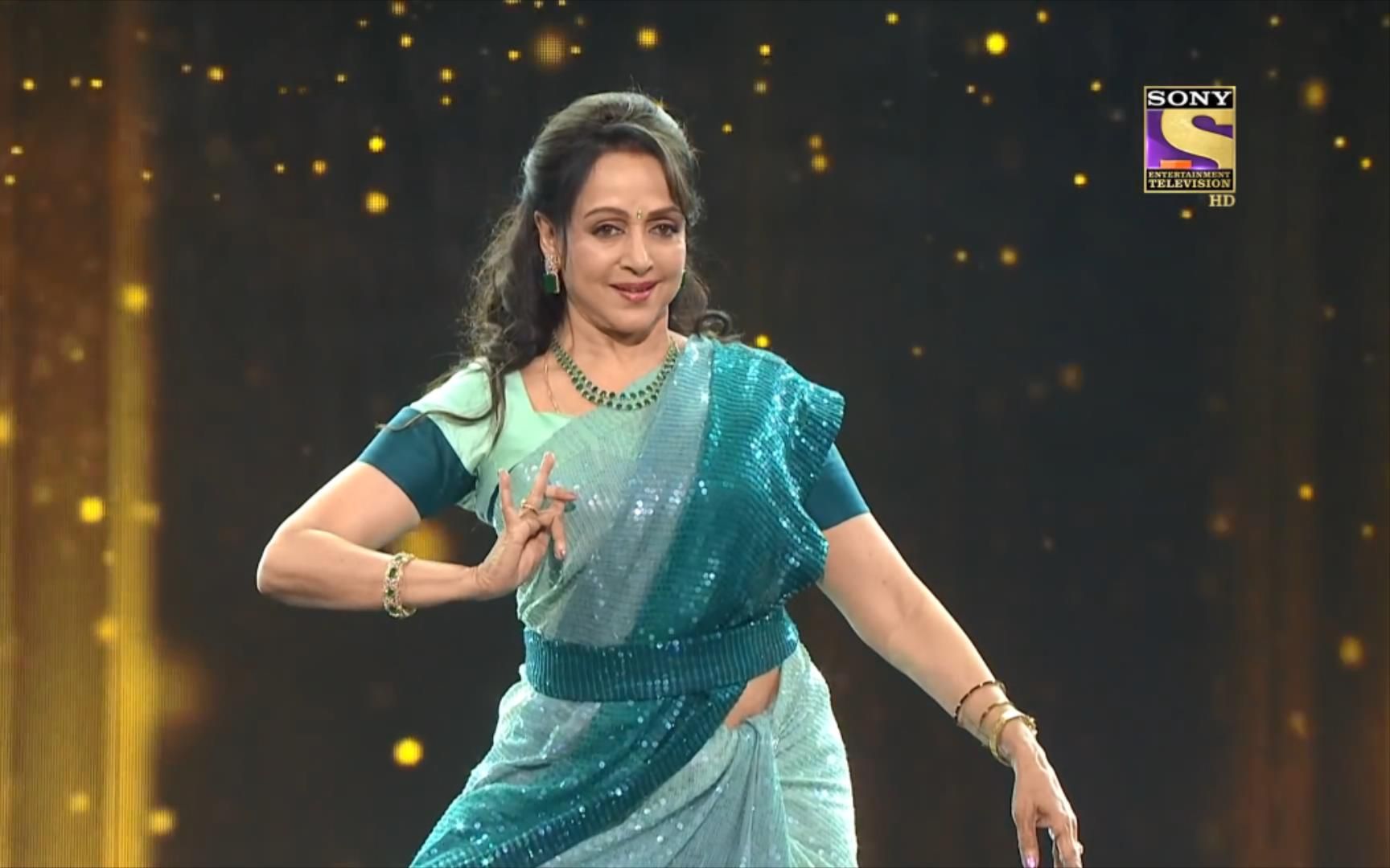 印度舞神72岁影星hemamalini在印度偶像上的即兴舞蹈