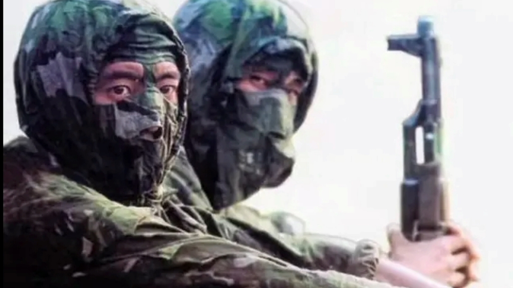 黑豹行动"侦察兵"照片,这眼神,压迫感太强!