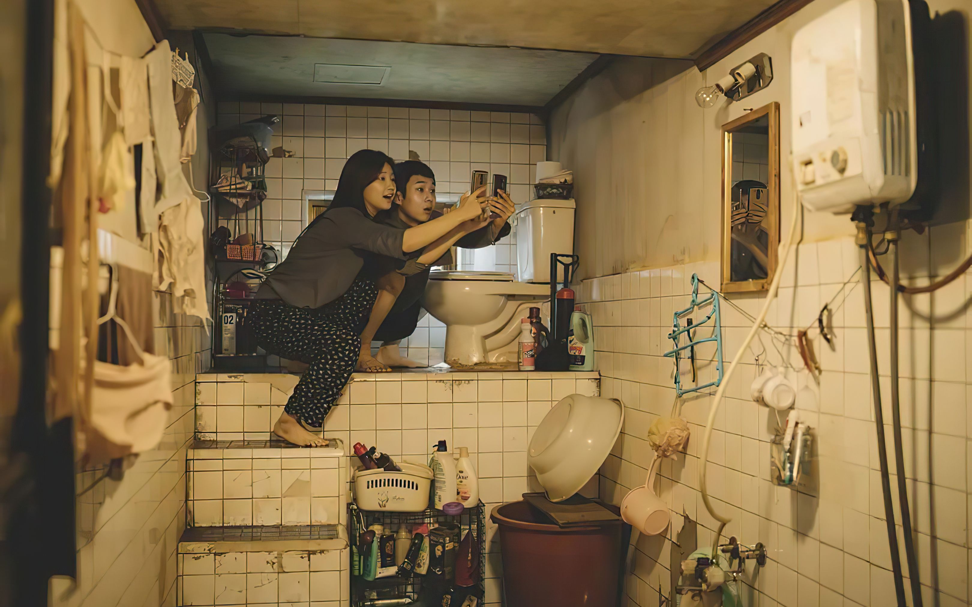 韩国史上最好的电影《寄生虫》,穷是可以闻出来的
