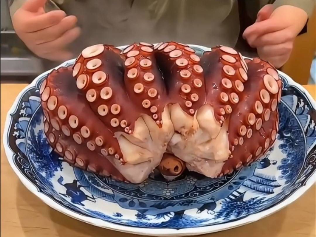 章鱼之舞,日式手握寿司的海洋风情,每一口都是鲜美的艺术!