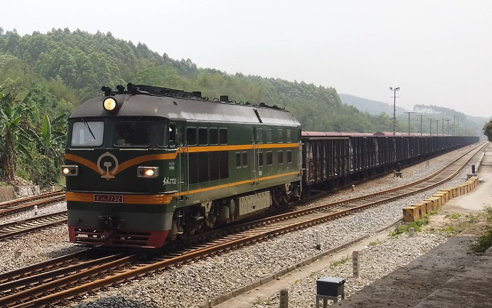 湘桂线洛埠站拍东风4b