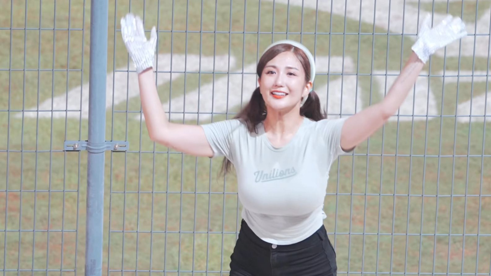 爱笑的女孩舞蹈怎么样，平时爱健身