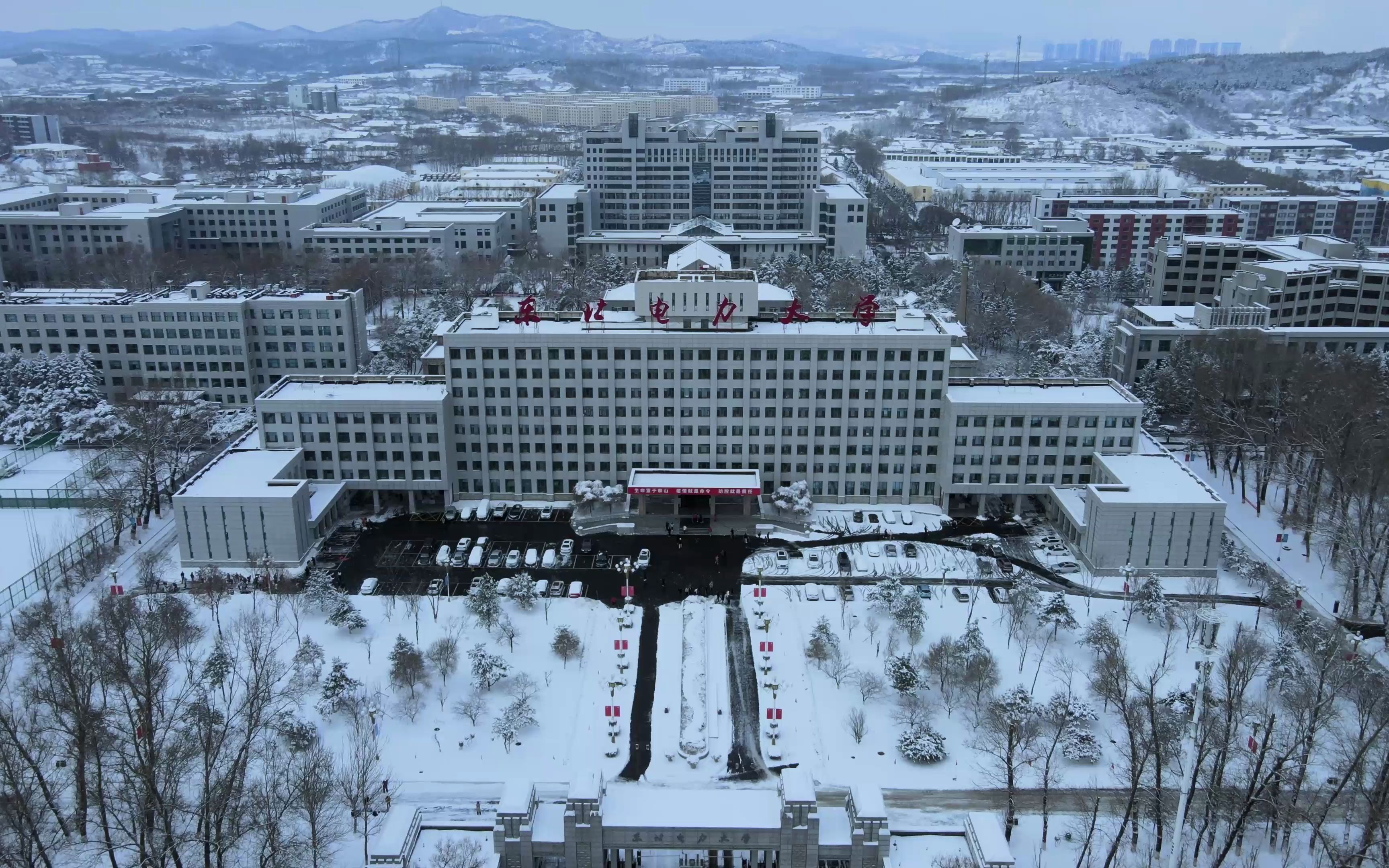 东北电力大学雪景图片