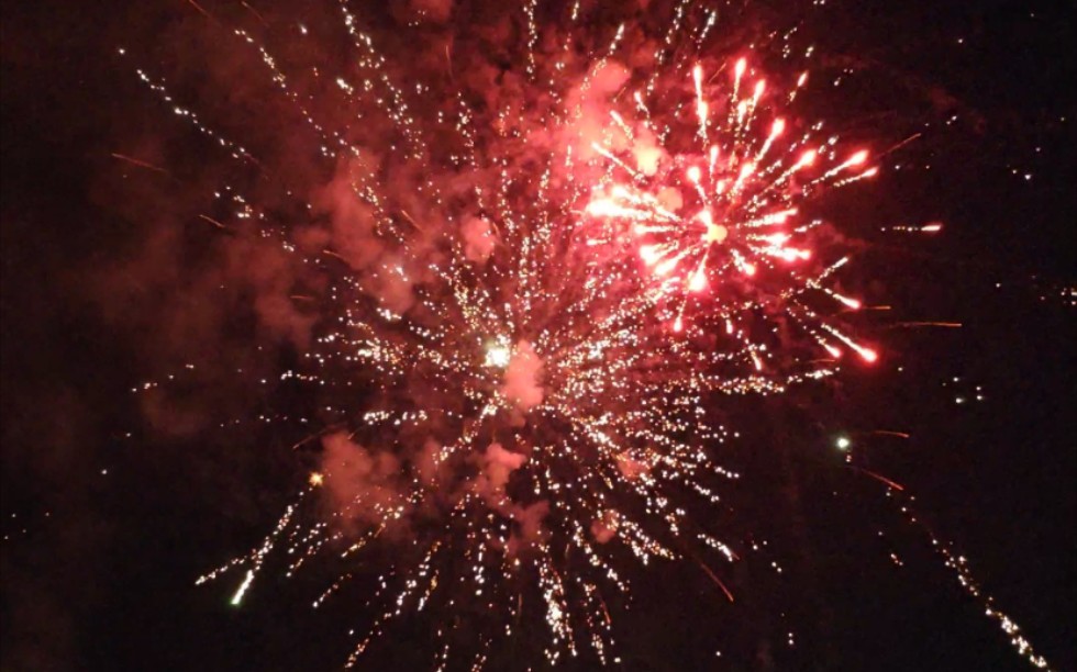 一千块的烟花就放了三分钟