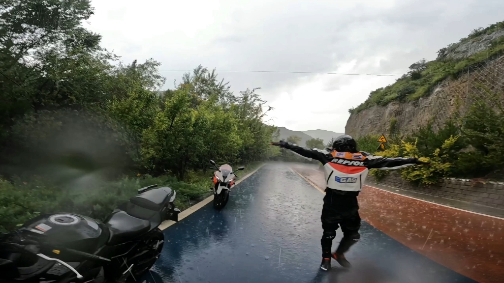 铃木gsx250r 雨中的自由