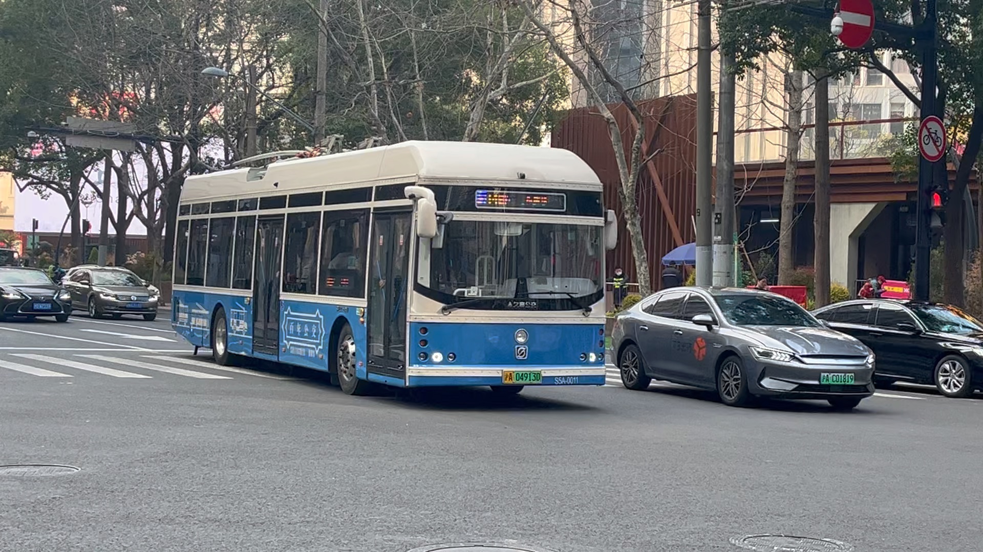 目前上海所有无轨电车公交我都拍过了