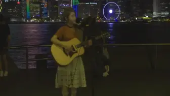 Download Video: 维港翻唱小幸运 野孩子 香港busking 超好听！