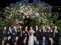 Скачать видео: SUPER JUNIOR厉旭的婚礼居然凑齐了15名成员。SJM周密和刘宪华也来了。啊，我第一个粉的韩团。但是，为什么唱“sorry……”哈哈哈