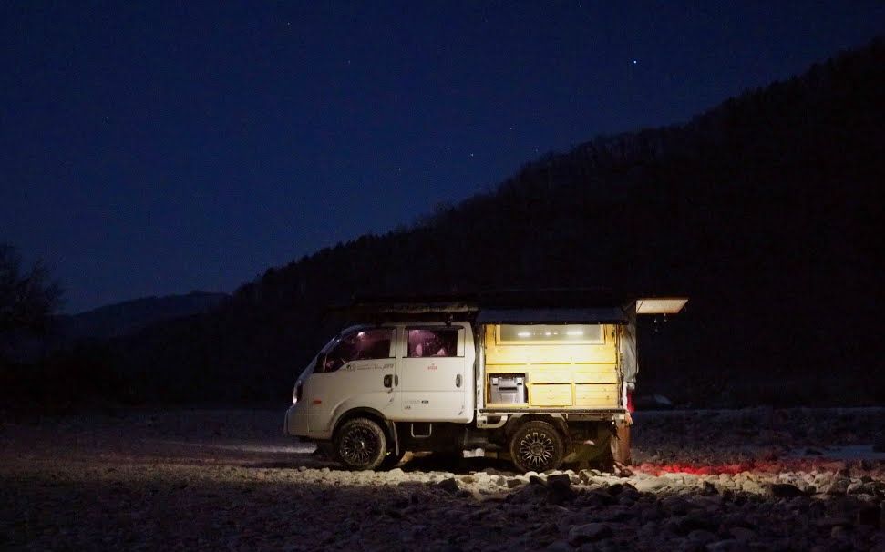 [图]【Go Outdoors 4×4】冬末，七摄氏度-江边卡车露营车露营，单人露营