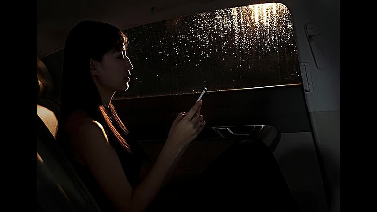 夜间车内雨声助眠那些年我们都曾睡在父亲的车后座