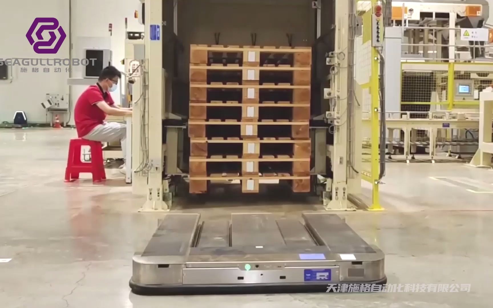 agv对接叠盘机现场动作视频,agv智能搬运机器人,智能仓储设备,码垛