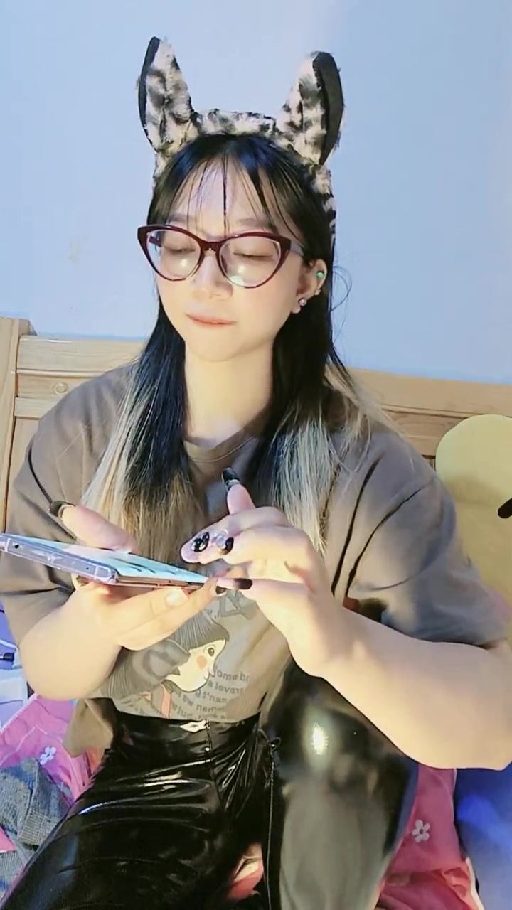 迷人可爱小泡芙呀 新人99…正在直播 2024-10-09