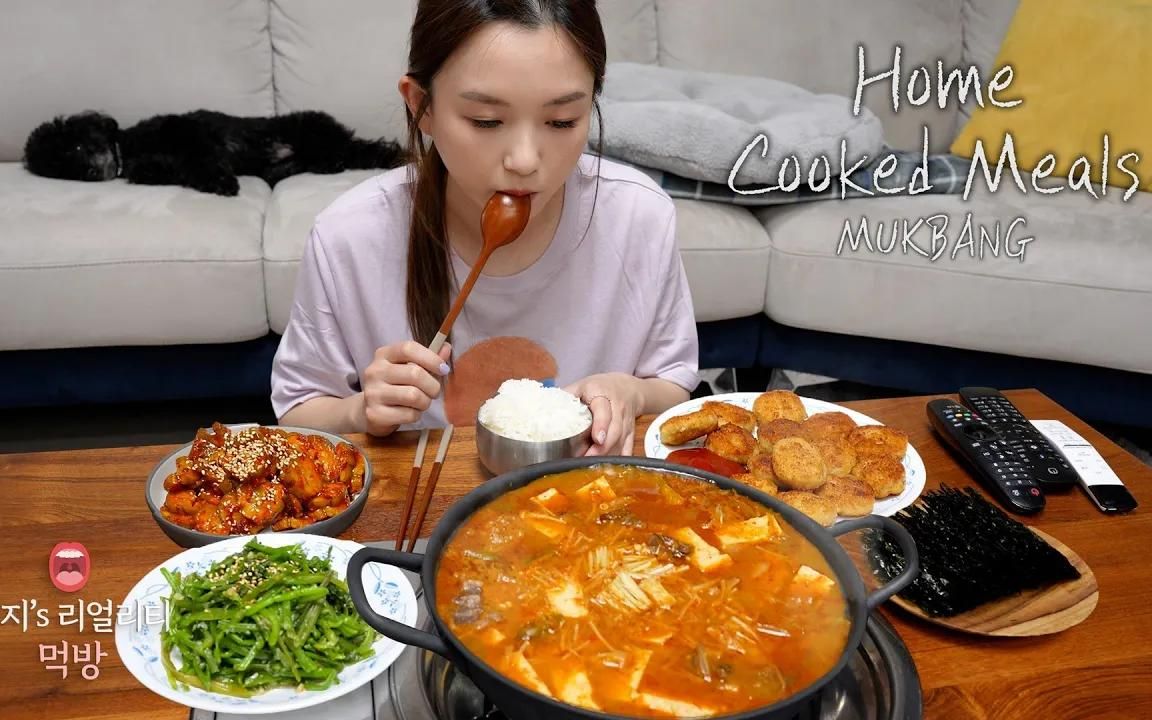 【韩国吃播hamzy】2022.06.19更新 炖嫩豆腐汤,迷你猪排