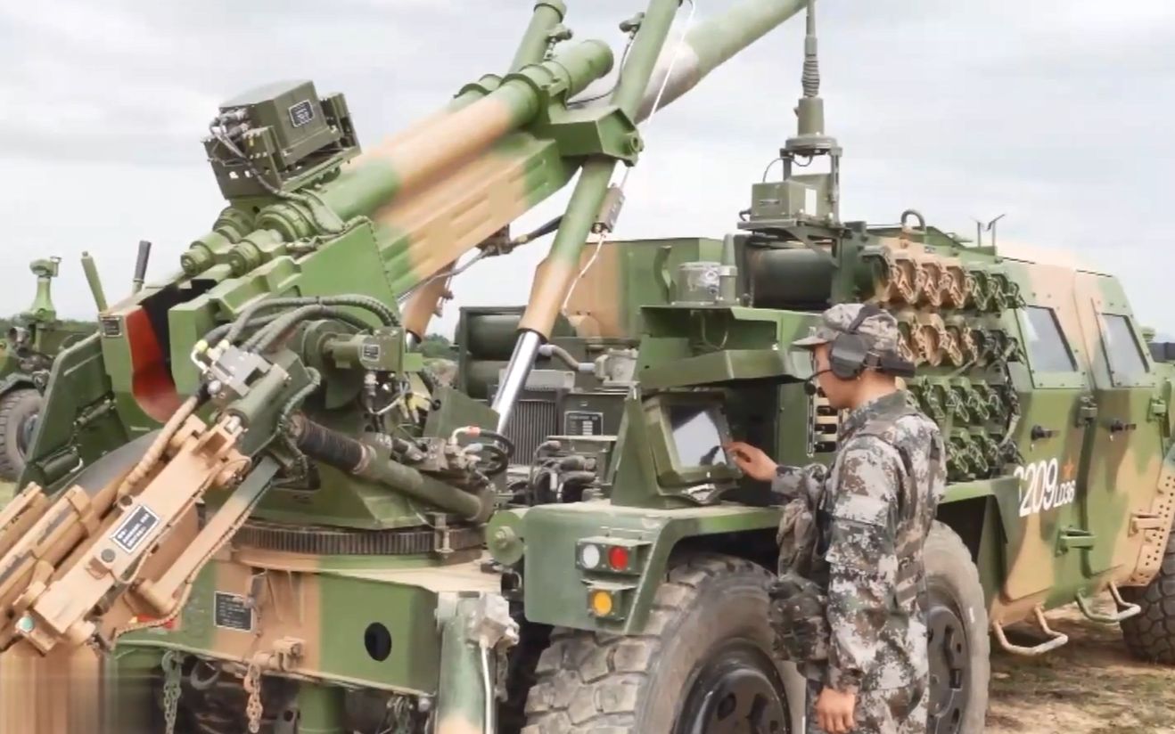 战力猛增!三代猛士底盘车载炮,电子侦察车,指挥车罕见同框亮相