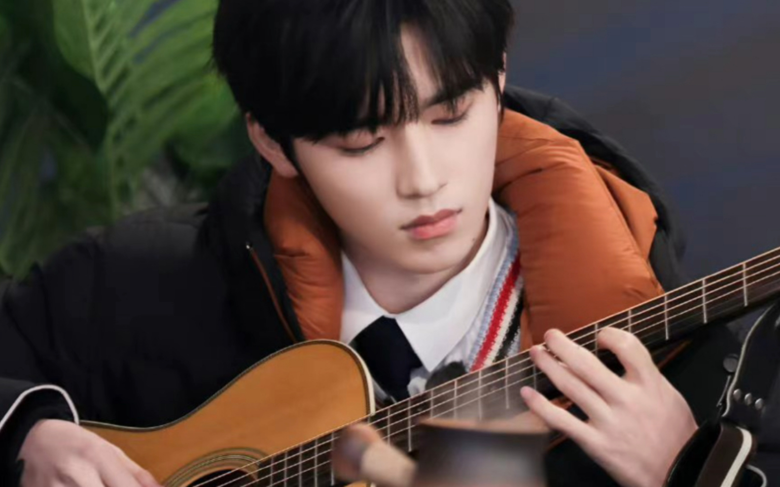 【宋亚轩】吉他弹唱《普通朋友》,转音好有感觉