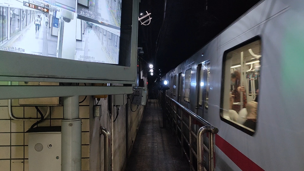 【上海地铁】伪八二世112出站上海马戏城