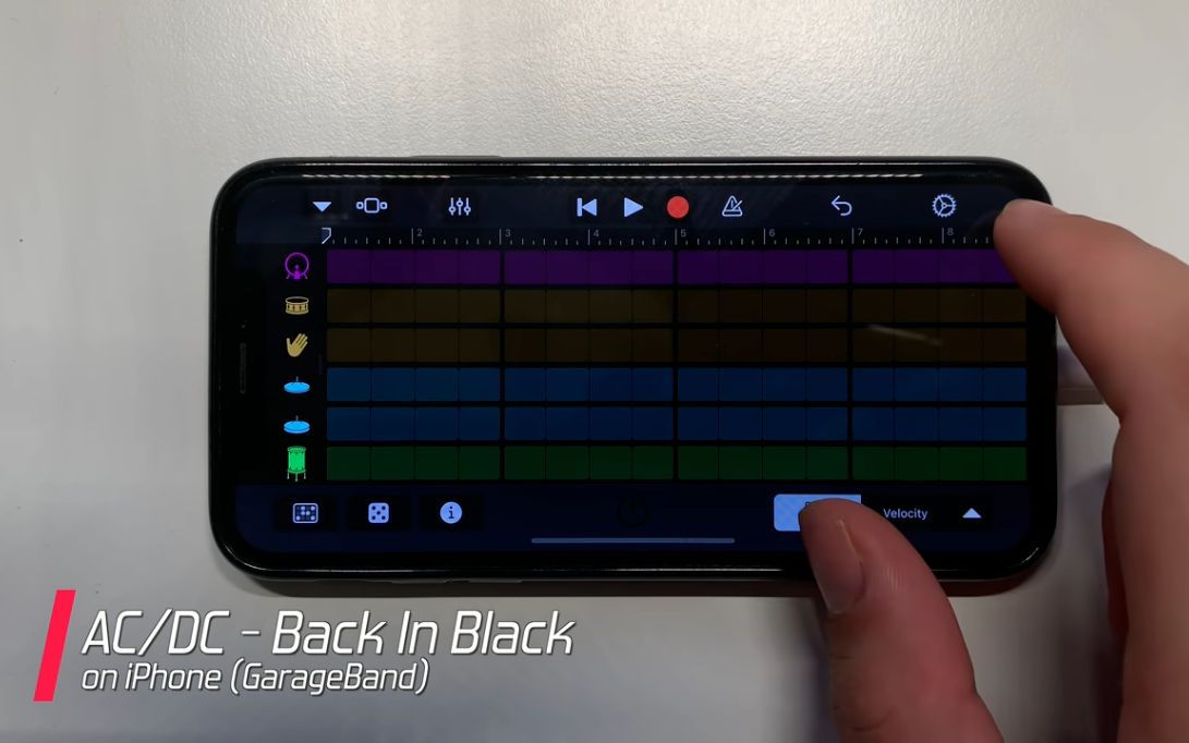 [图]AC_DC - Back In Black on iPhone｜库乐队（GarageBand）