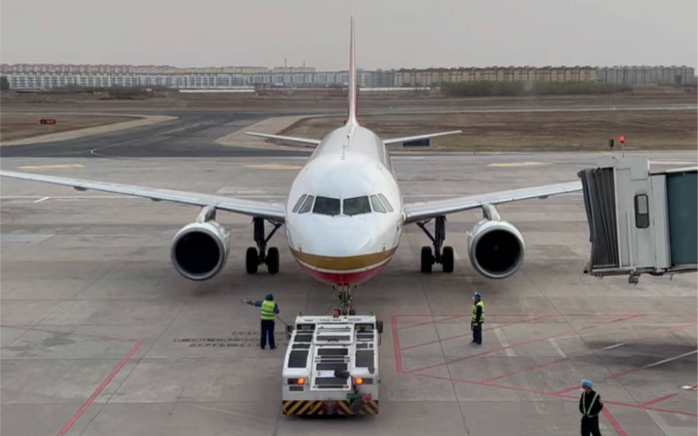 成都航空a320 包头东河机场推出