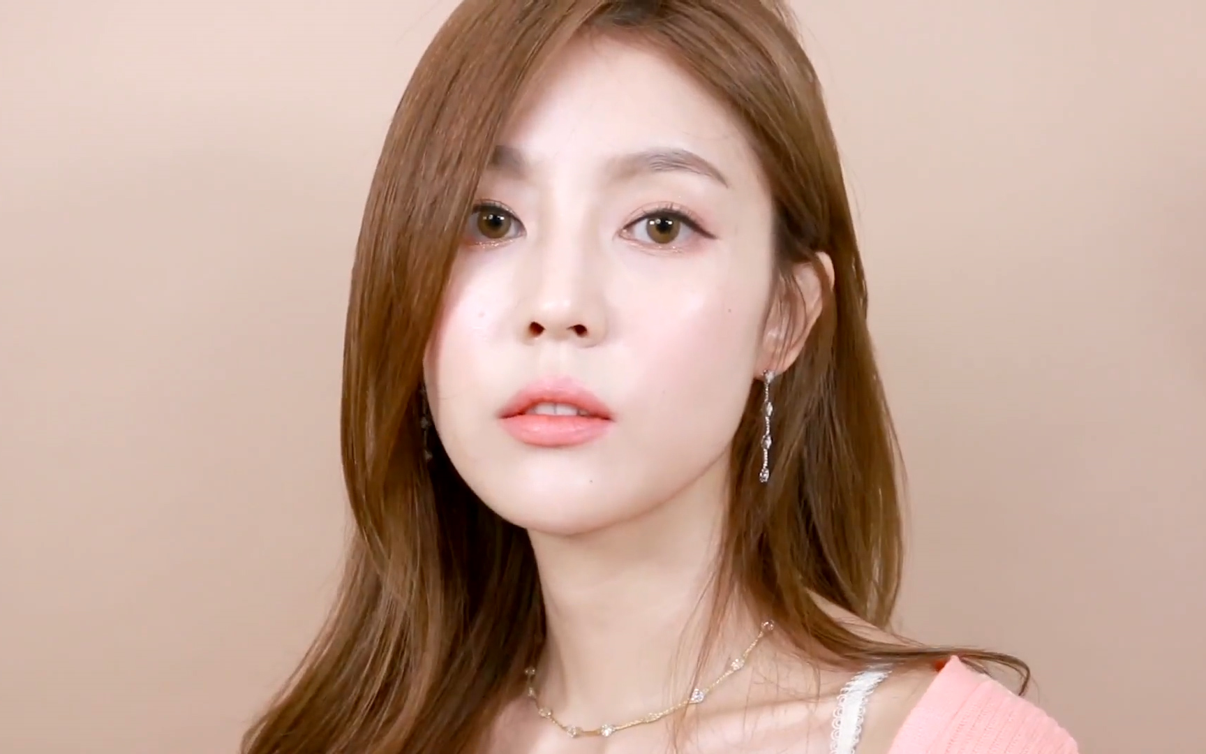 一如既往的喜欢这款简单清爽的韩式裸妆,推荐给你