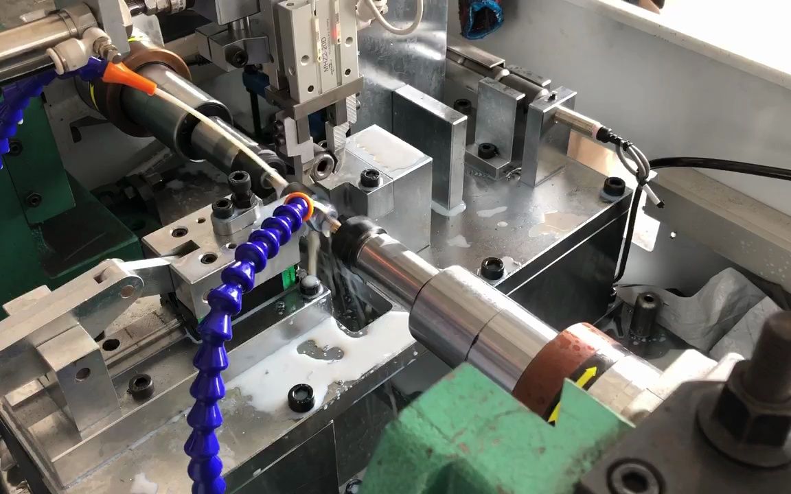 圆柱全自动攻牙机 自动攻丝机 双头攻牙设备 一人可看多台设备 节省