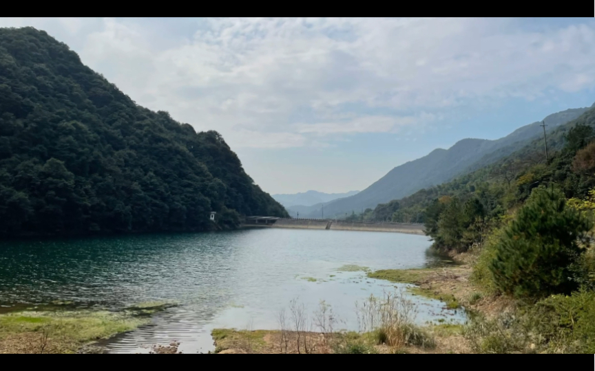 杭州富阳大洋坞水库藏匿在山林与乡村之中可以徒步可以采摘可以露营