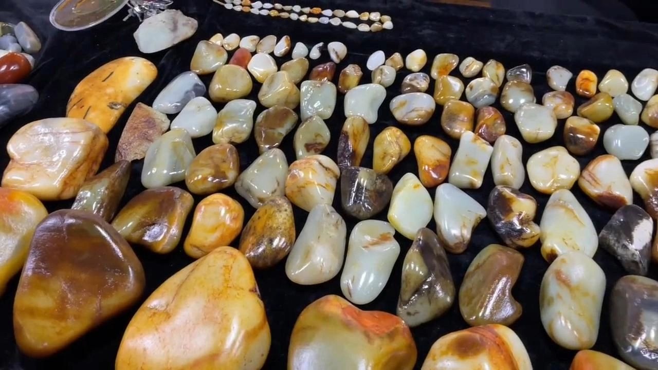 和田玉罗甸玉籽料