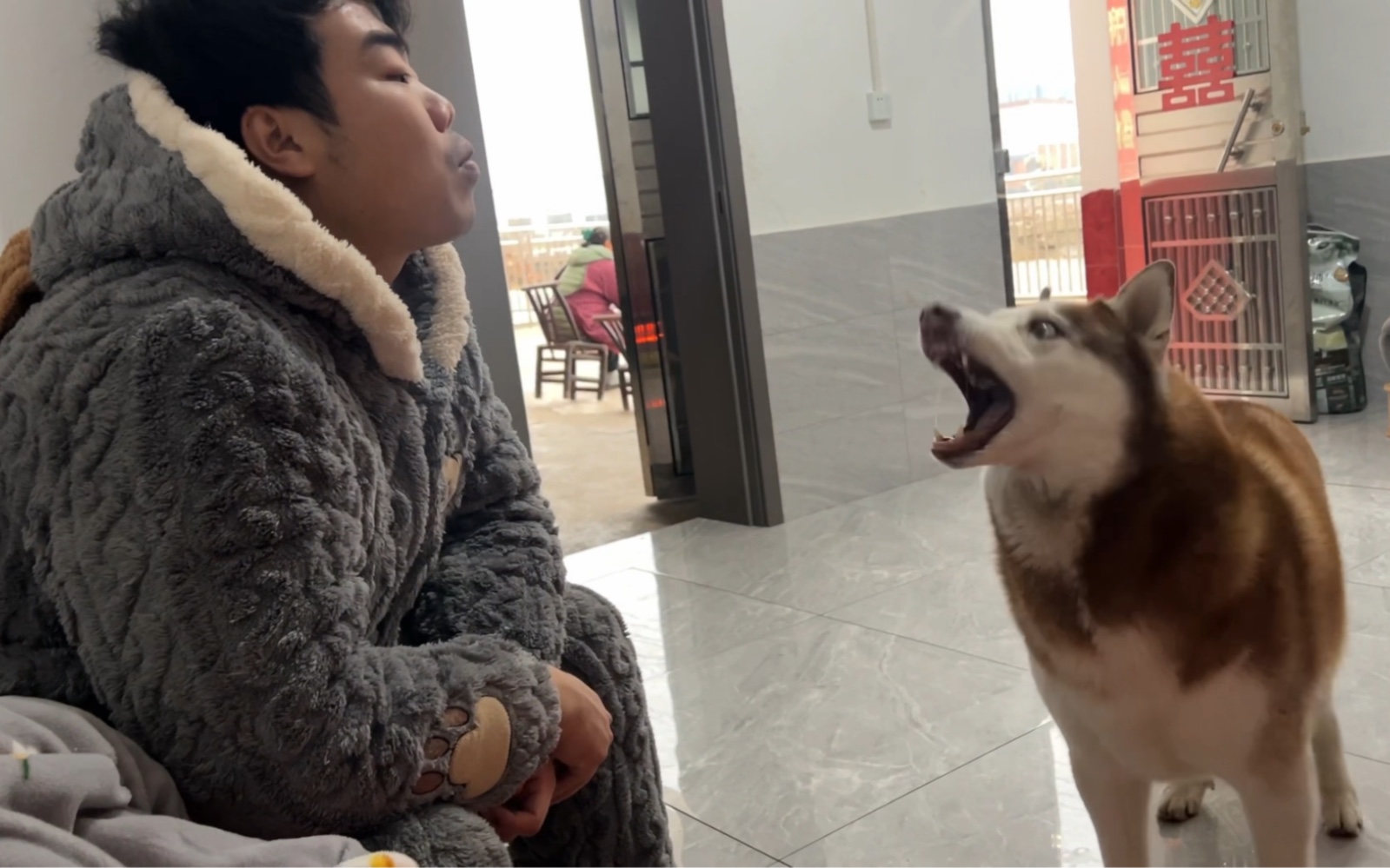十一：来，吐我嘴里！-猪王叶妹的朋友圈-猪王叶妹的朋友圈-哔哩哔哩视频