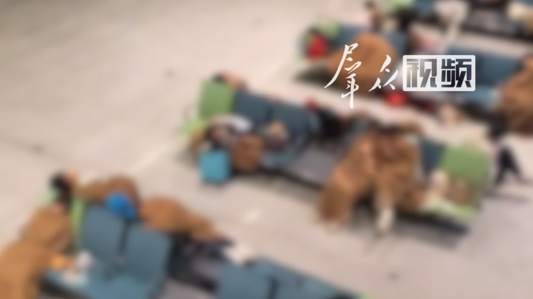 航班延误约6小时，旅客被迫机场过夜。西部航空：飞机被鸟击受损 无法正常起飞，公共安全原因不属于航空公司原因，无法安排旅客住宿或提供经济补
