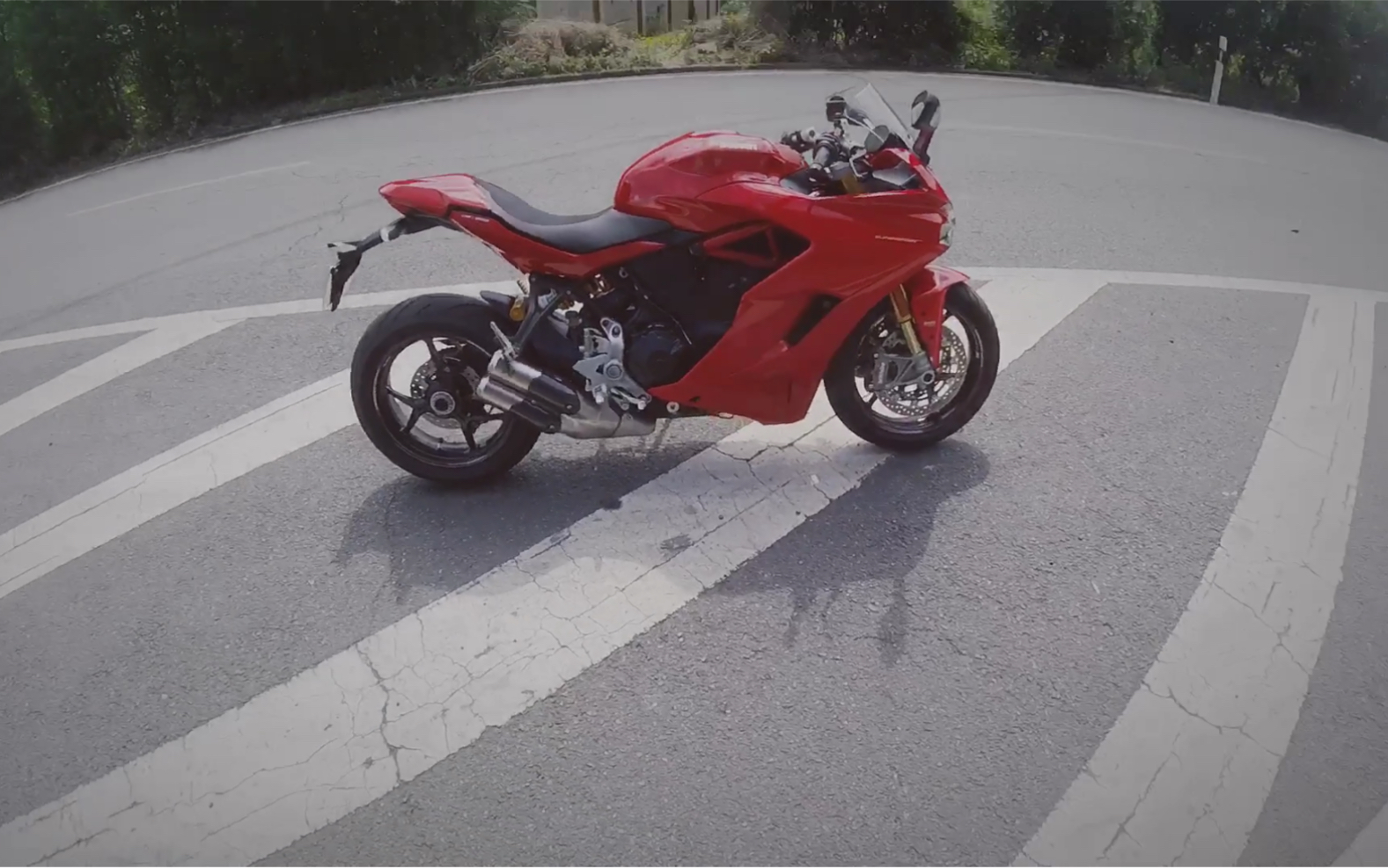 杜卡迪supersport939s 老年骑游队上山