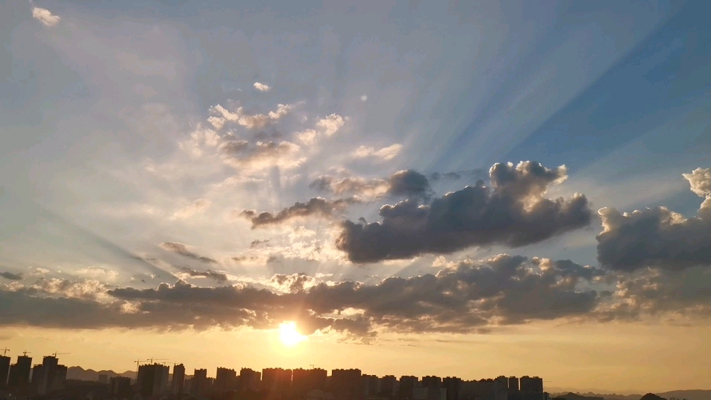 [图]千万不要辜负夏天的日落在无人的角落里 会有更浪漫的秘密