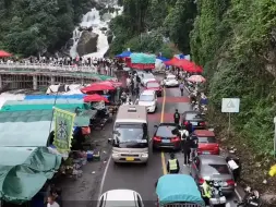 Télécharger la video: 哀牢山爆火“禁区”变“景区”？官方紧急提醒，擅闯哀牢山保护区最高罚款5000元