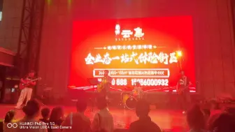 Download Video: 《不再犹豫》现场乐队高质量翻唱，真的好有感觉，电吉他太帅啦