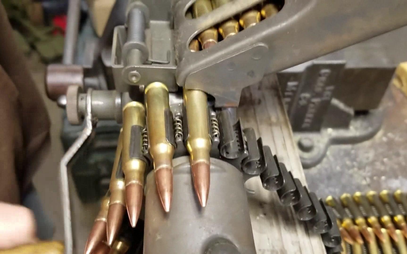 不可散式机枪弹链是如何串接起来的?全是靠的这个"专用工具"