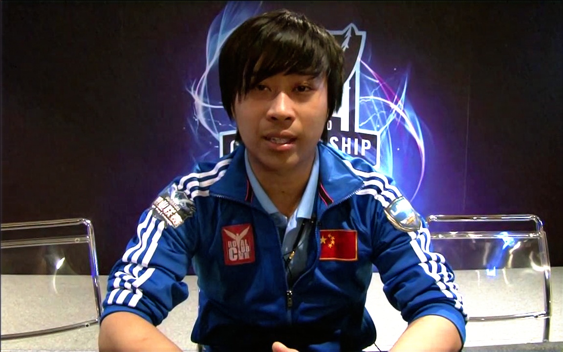 《英雄联盟》wh1t3zz(卢本伟,55开) s3接受采访,那时他还是皇族wh1t3