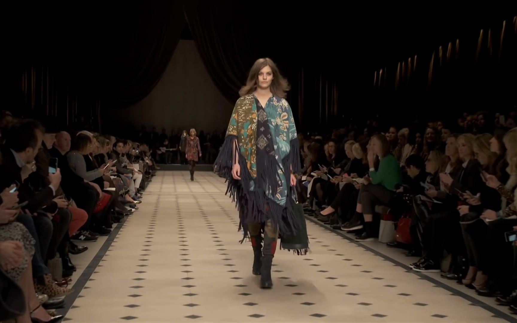 【博柏利2015年秋冬季女士时装秀】Burberry Womenswear AutumnWinter 2015 show哔哩哔哩bilibili