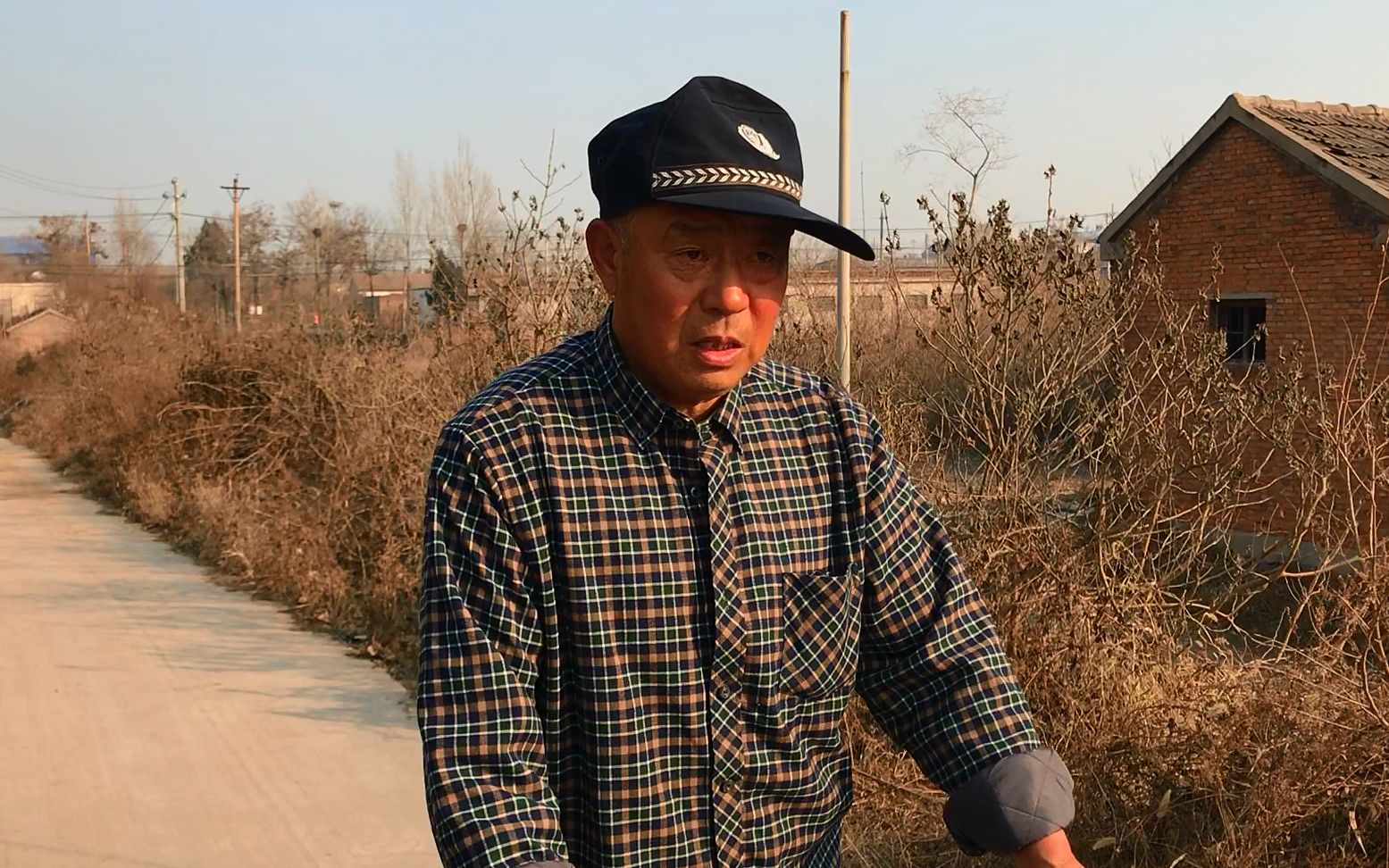 农村60岁老人偏瘫4年生活不能自理,现在老了靠啥生活,让人心酸