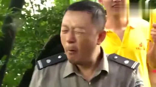 《极限挑战》未播花絮，男人帮挑战最辣火锅，张艺兴被辣到直不起腰