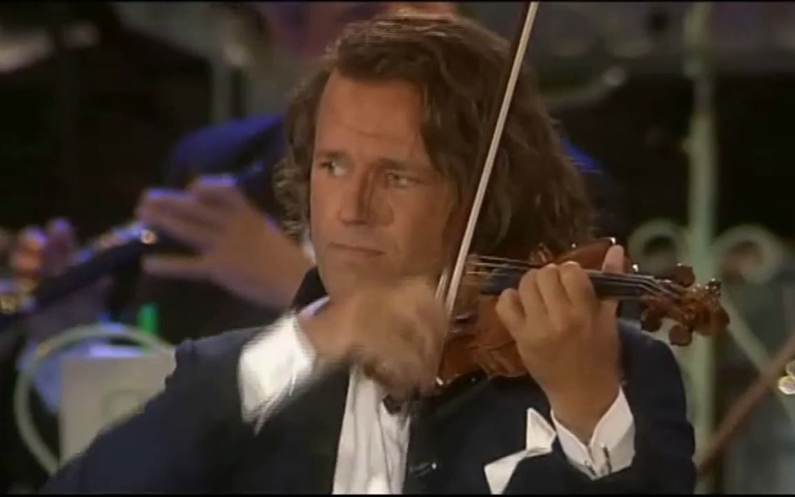 [图]Andre Rieu and pipe band - Auld Lang Syne 友谊地久天长