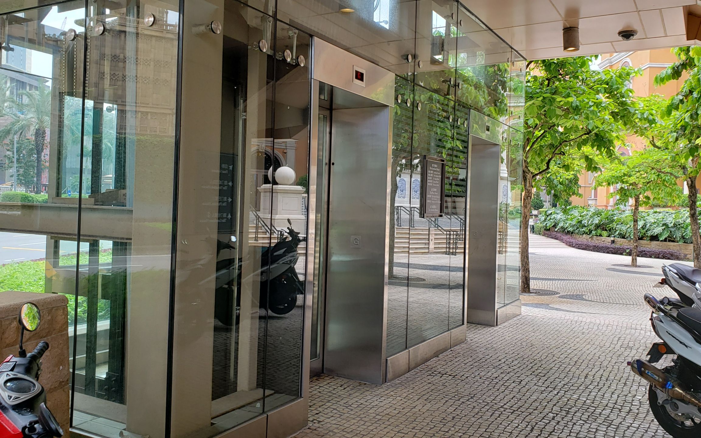 澳门四季名店天桥schindler升降机