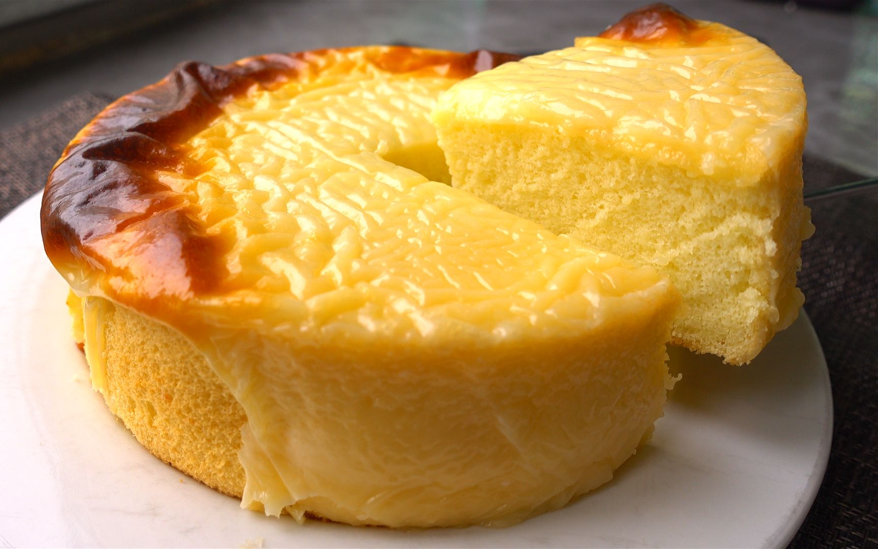 把芝士淋在蛋糕上会怎样让吃货欲罢不能的岩烧乳酪蛋糕