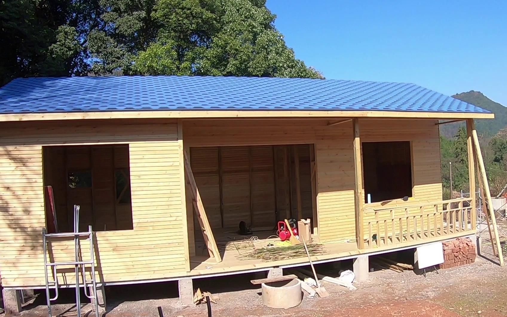 在农村盖一座木屋,自己动手能办到吗,看小伙怎么做