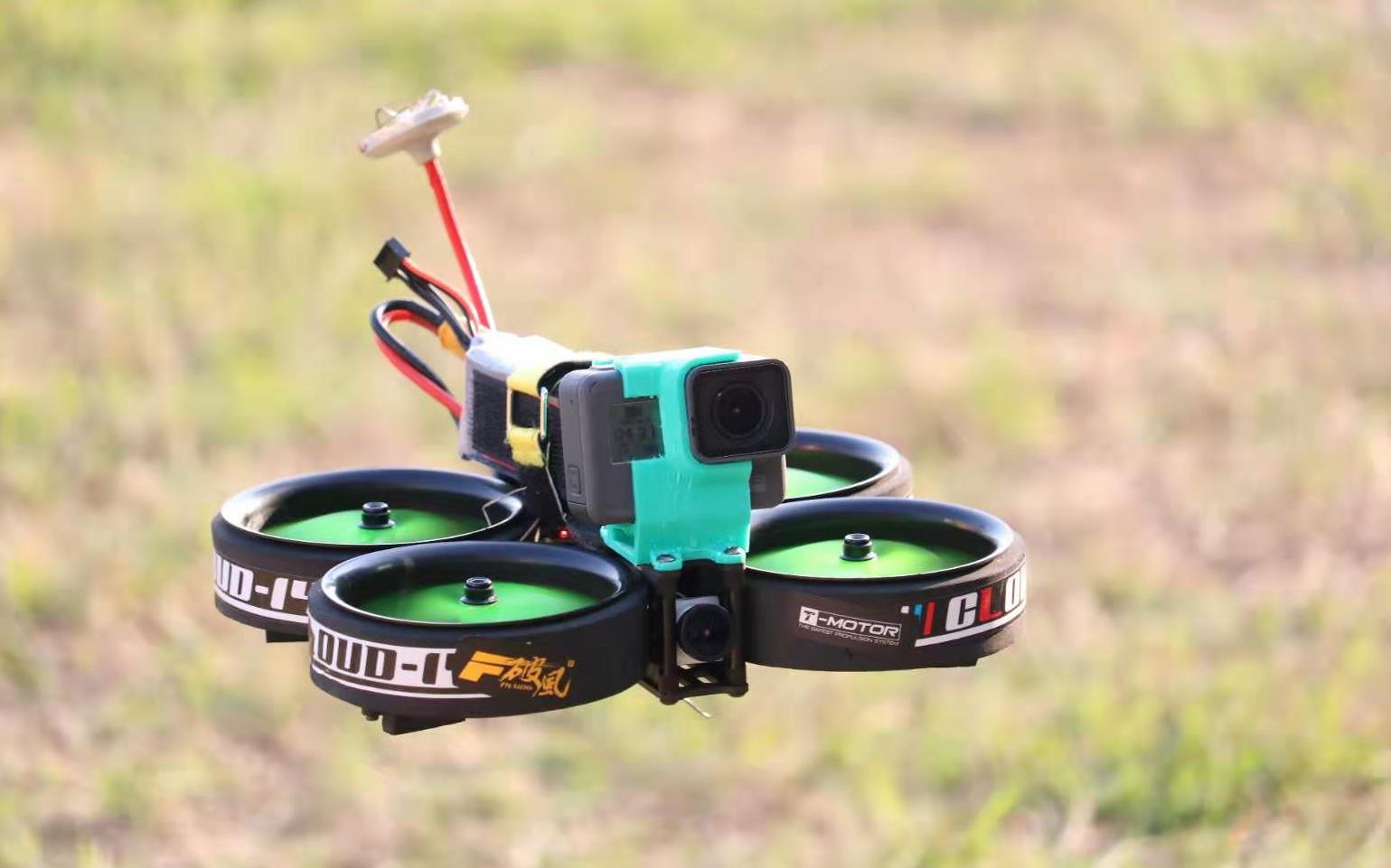 广工第二届航协嘉年华,三寸涵道穿越机跟拍f3p,结果涵道穿越机与f3p