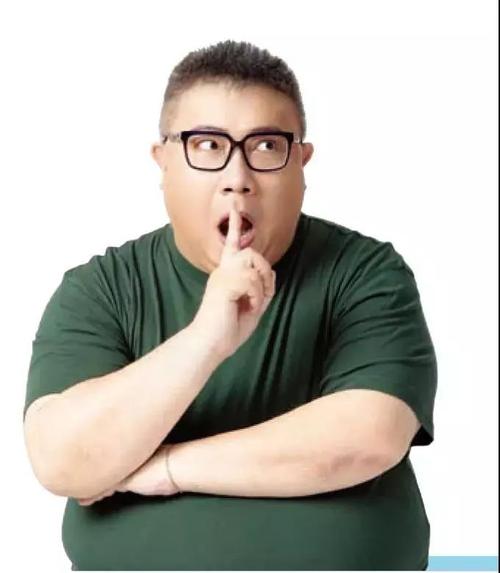 58岁亚视忠臣刘锡贤街头送上万个口罩收入微薄欲跳槽tvb遭嫌弃