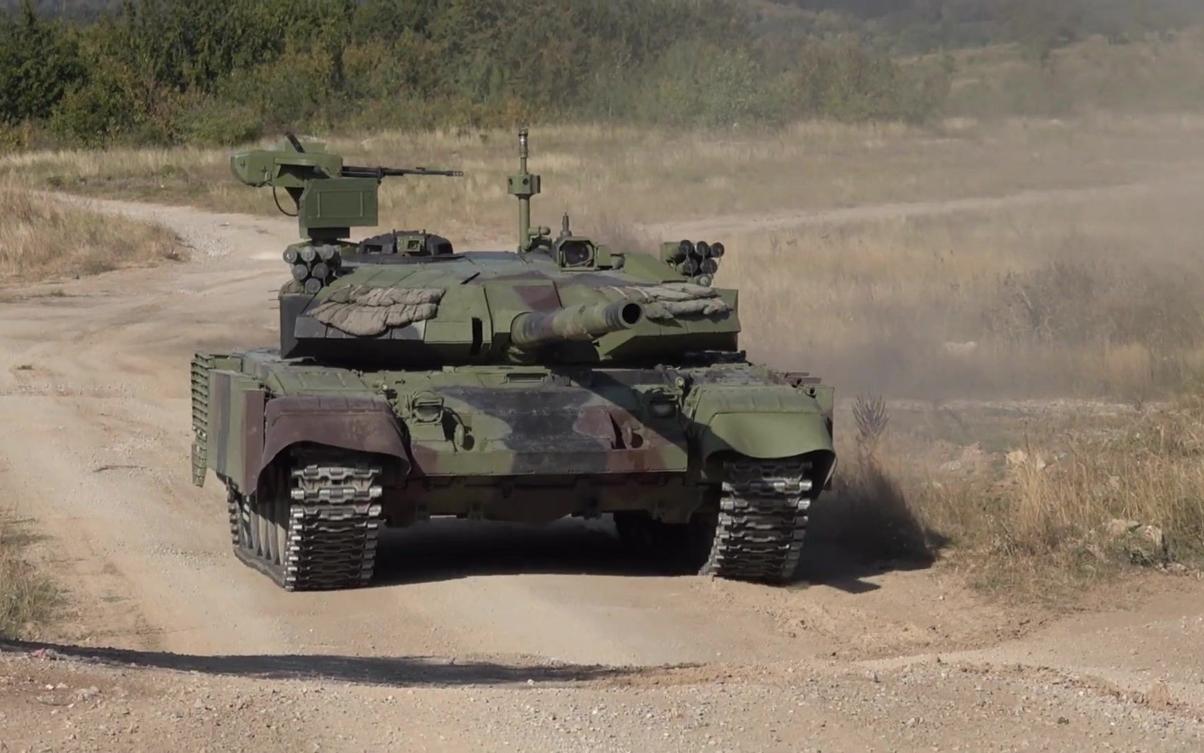 塞尔维亚国防部展示升级版m 84as1 坦克试验