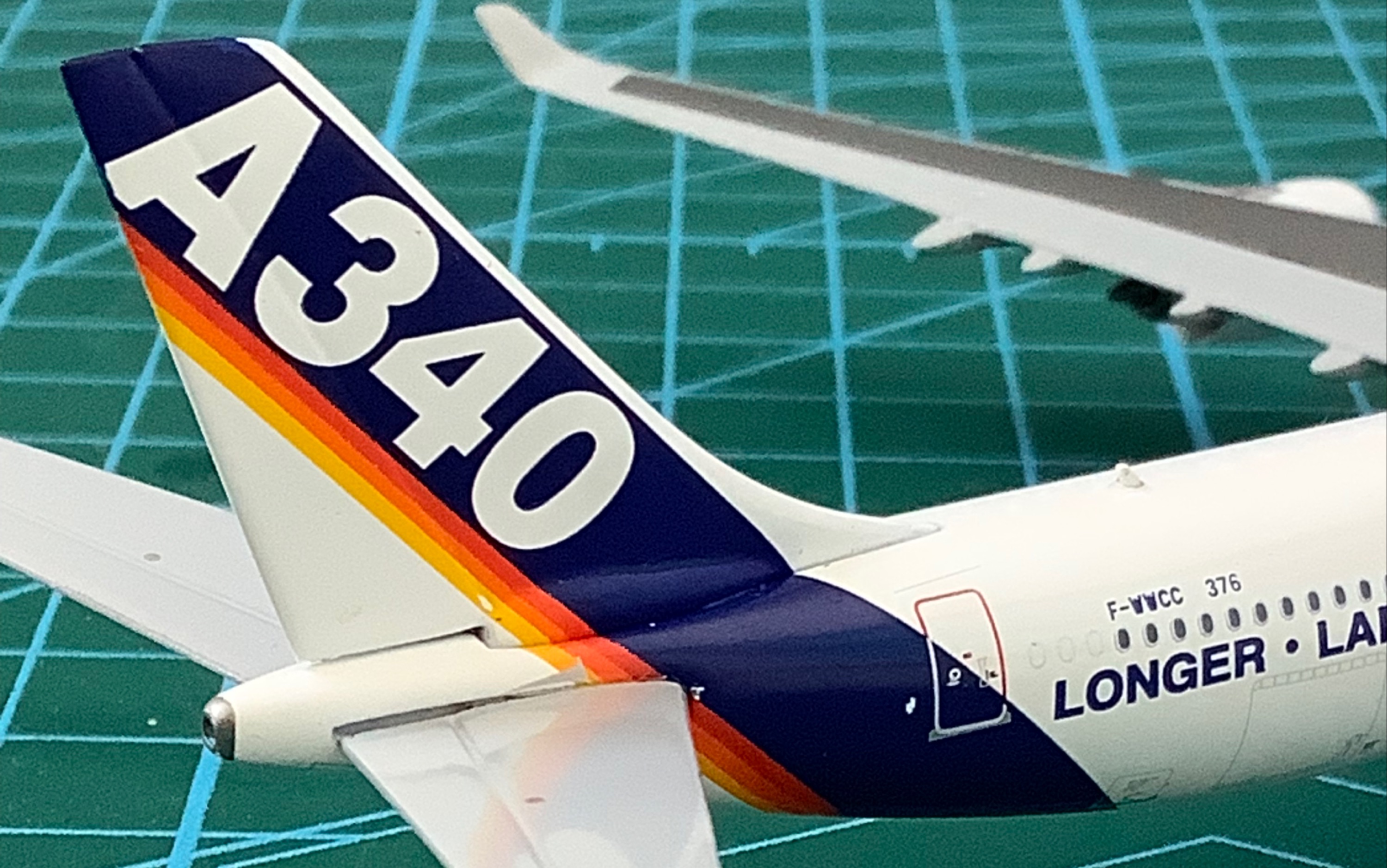 开箱飞机模型:空客原厂a340-600