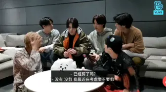 Download Video: 【防弹少年团】年纪小的总是执着于和哥哥们说平语，小的可爱的不得了，大的宠的不得了。硕珍啊，快快好起来。