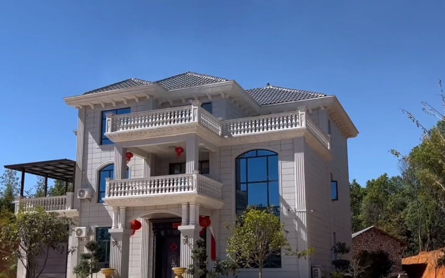 看着挺普通的一栋小别墅,实则花了主人很多心思,这套房子很实用