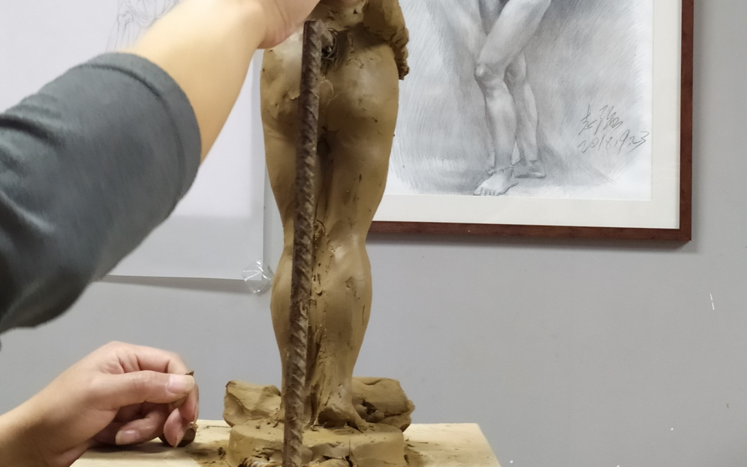 【雕塑】50cm泥塑女人体第二步(找具体形)(不要过早沉迷于细节)_哔哩